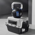 cage de transport pour chat supportant un poids de 100 kg, démonstration de solidité
