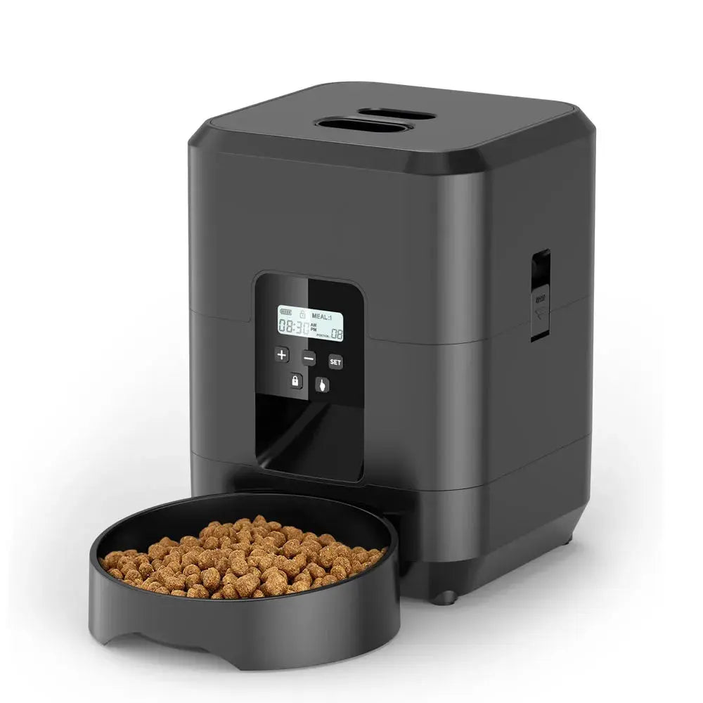 Distributeur automatique de croquettes pour chat avec réservoir grande capacité, écran de programmation et gamelle intégrée. Idéal pour distribuer des repas à heures fixes, contrôler les portions et assurer une alimentation régulière en votre absence.