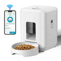 Distributeur automatique de croquettes pour chat connecté en Wi-Fi, coloris blanc, avec contrôle via application mobile, programmation des repas et distribution précise des portions. Idéal pour nourrir votre chat à distance et assurer une alimentation régulière, même en votre absence.