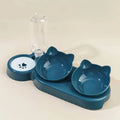 Gamelle 2 en 1 en forme de tête de chat coloris bleu marine avec fontaine à eau intégrée et bouteille distributrice, vue de trois quarts.