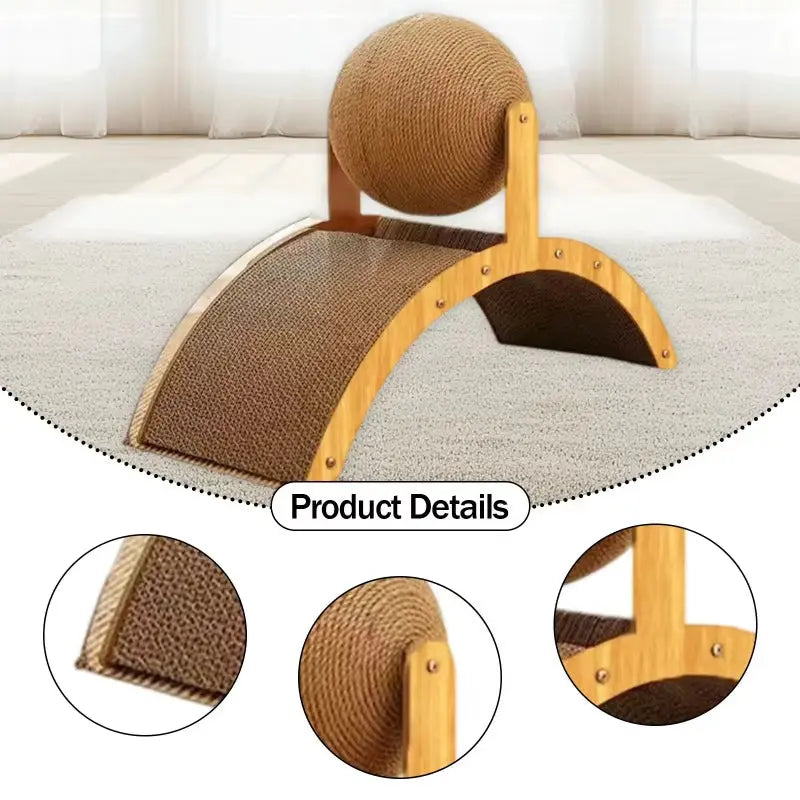 Griffoir design pour chat avec rampe en carton ondulé, balle à griffer en sisal et structure en bois robuste. Conçu pour stimuler l'instinct naturel du chat, entretenir ses griffes et préserver les meubles des griffures.