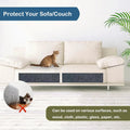Tapis anti-griffes appliqué sous un canapé beige pour protéger des griffures de chat- Protection anti-griffes canapé - tapis autocollant multi-surfaces bois, tissu, plastique, verre.